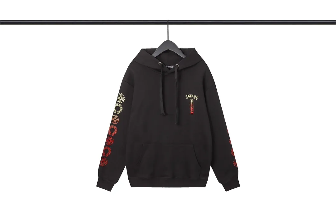 M30—P210 -Chrome Hearts/Chrome Hearts printed sweatshirt cardigan jacket -420 grams of high-density, high-quality wool, soft, delicate and skin-friendly, soft and silky to the touch, warm and skin-friendly -The hardware zipper accessories are all customized and full of details -Colour: black white -Size: S M L XL